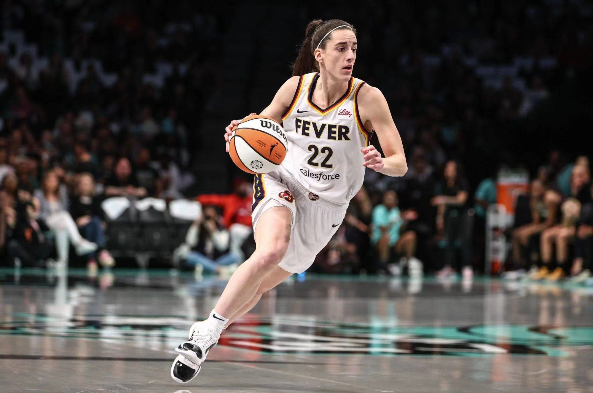 开云官方网站-判若两人！克拉克本赛季主场三分命中率40.3%，客场仅3.6%