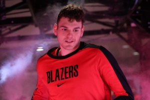 KAIYUN SPORTS-拓记：克林根仍是中锋位置的最优选 罗威伤多&amp;杨瀚森的篮板待考验