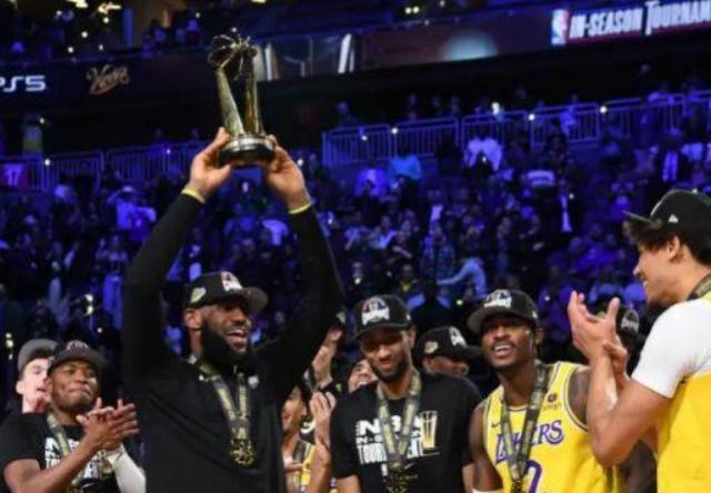 开云官方网站-赛季半程开香槟的湖人 正向附加赛区域迅猛坠落